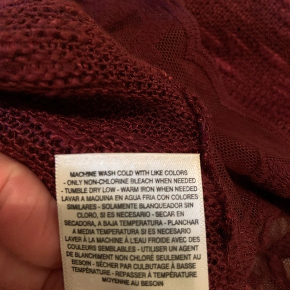 Jessica Simpson Sweater in Burgundy, long sleeves - Picture 9 of 9